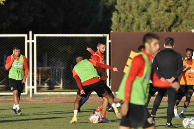 İ̇lhan Parlak: “3 Puanla Ayrılmak İstiyoruz”