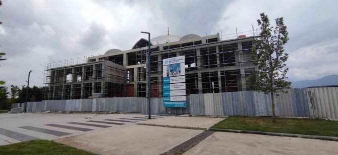 Kartepe Kent Meydanı Cami’nde Aynı Anda 3 Bin 235 Kişi İbadet Edebilecek