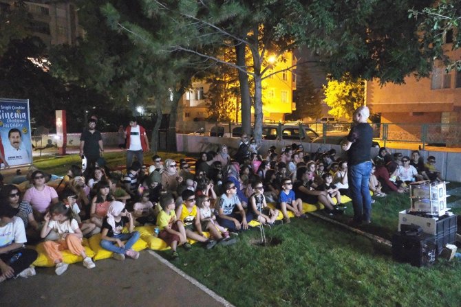 Karatay’da Çocuklar “Açık Havada 3d Sinema” Etkinliği İle Sinema Keyfi Yaşadı