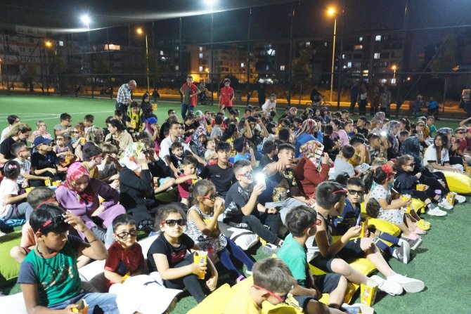 Karatay’da Çocuklar “Açık Havada 3d Sinema” Etkinliği İle Sinema Keyfi Yaşadı