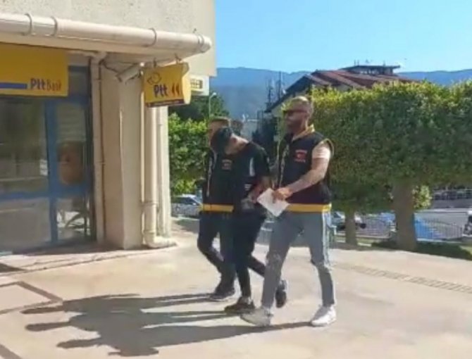 Arka Kapıdan Girdi, 300 Binlik Motosikletle Ön Kapıdan Çıkıp Gitti