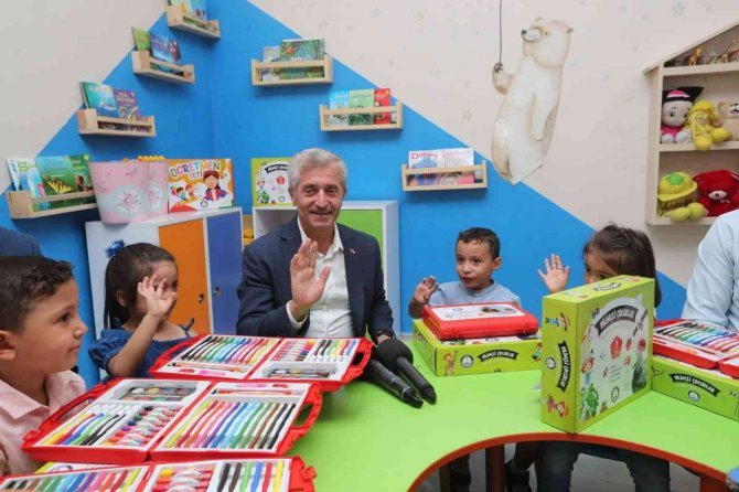 İ̇lkokul Öğrencilerine Boyama Ve Okuma Seti