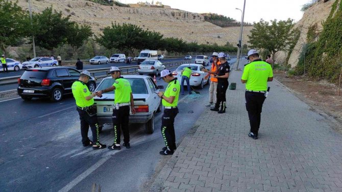 Şanlıurfa’da Feci Kaza: Otomobilden Düşen Eşyası Sonu Oldu