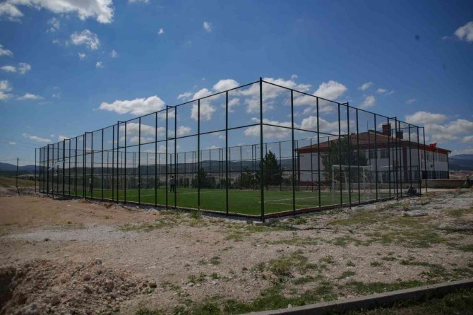 Semt Sahaları Hizmete Sunuldu