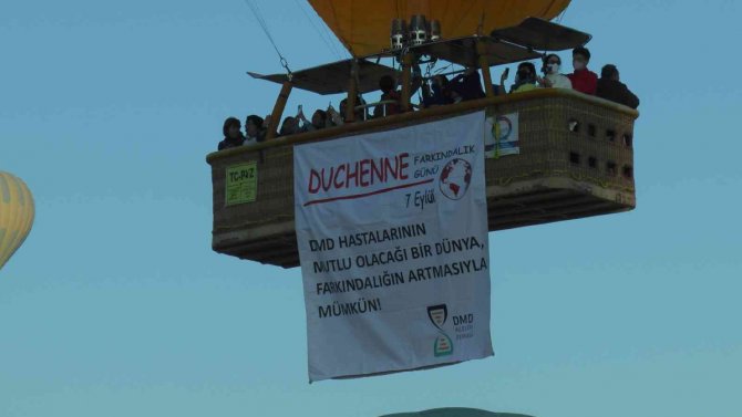Kapadokya’da Balonlar, Dmd Hastalığının Uçup Gitmesi İçin Uçtu