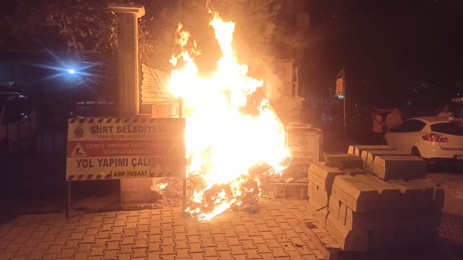 Siirt’te Çöp Konteynerinde Çıkan Yangın Korkuttu