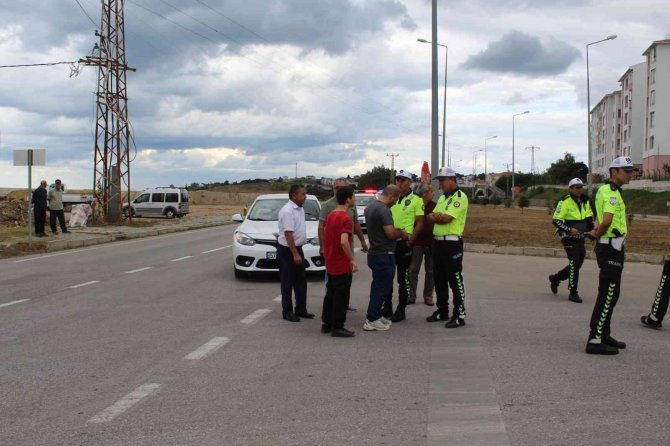 Sinop’ta Otomobilin Çarptığı Genç Kız Yaralandı