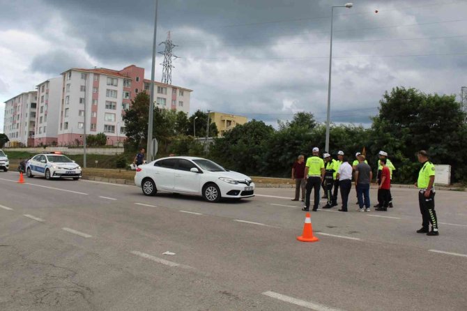 Sinop’ta Otomobilin Çarptığı Genç Kız Yaralandı