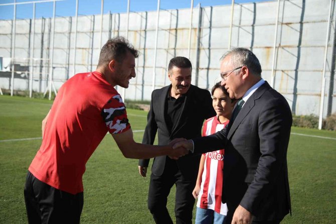 Sivas Valisi’nden, Sivasspor’a Uefa Maçı Öncesi Baklava Dopingi