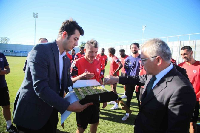 Sivas Valisi’nden, Sivasspor’a Uefa Maçı Öncesi Baklava Dopingi