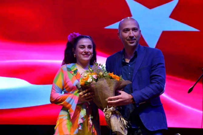 Söke’nin 100. Yıl Coşkusunda Ceylan Ertem Rüzgarı Esti