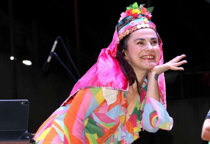 Söke’nin 100. Yıl Coşkusunda Ceylan Ertem Rüzgarı Esti