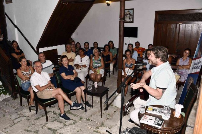 Tuna Kiremitçi, Kuşadalı Sevenleriyle Buluştu