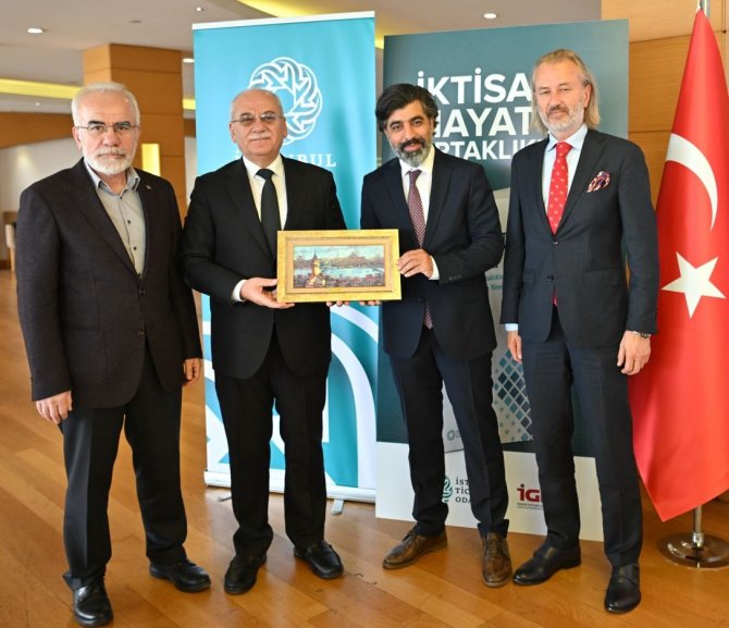 Türkiye’deki İş Ortaklıklarının İncelendiği ‘İ̇ktisadi Hayatta Ortaklıklar’ Kitabı Yayımlandı