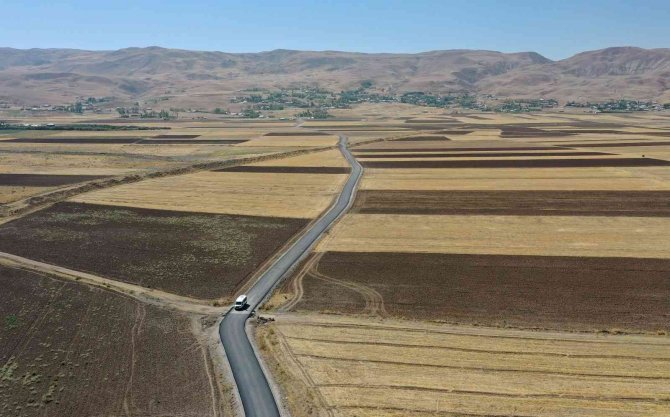 Van Büyükşehir Belediyesinden Yol Asfaltlama Çalışması