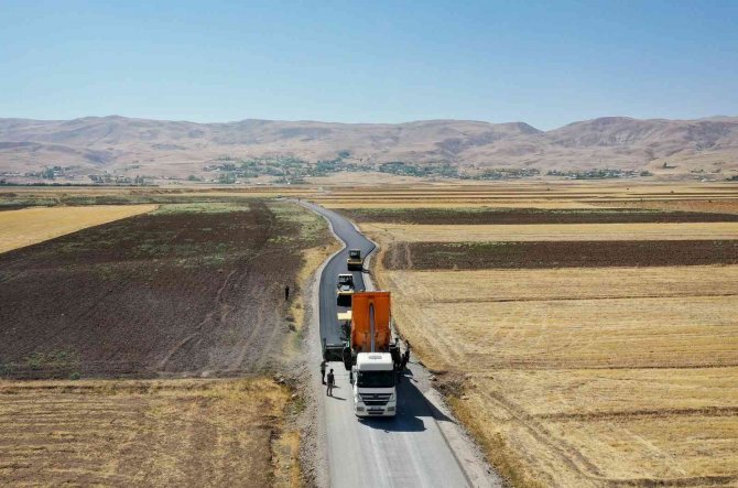 Van Büyükşehir Belediyesinden Yol Asfaltlama Çalışması