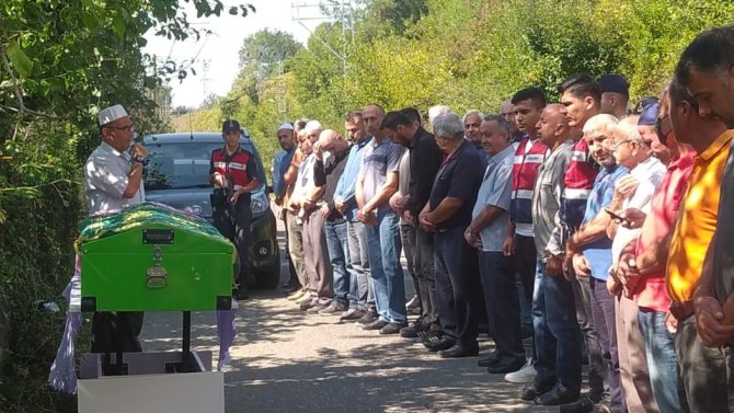 Köpeklerin Parçaladığı Yaşlı Kadın Toprağa Verildi