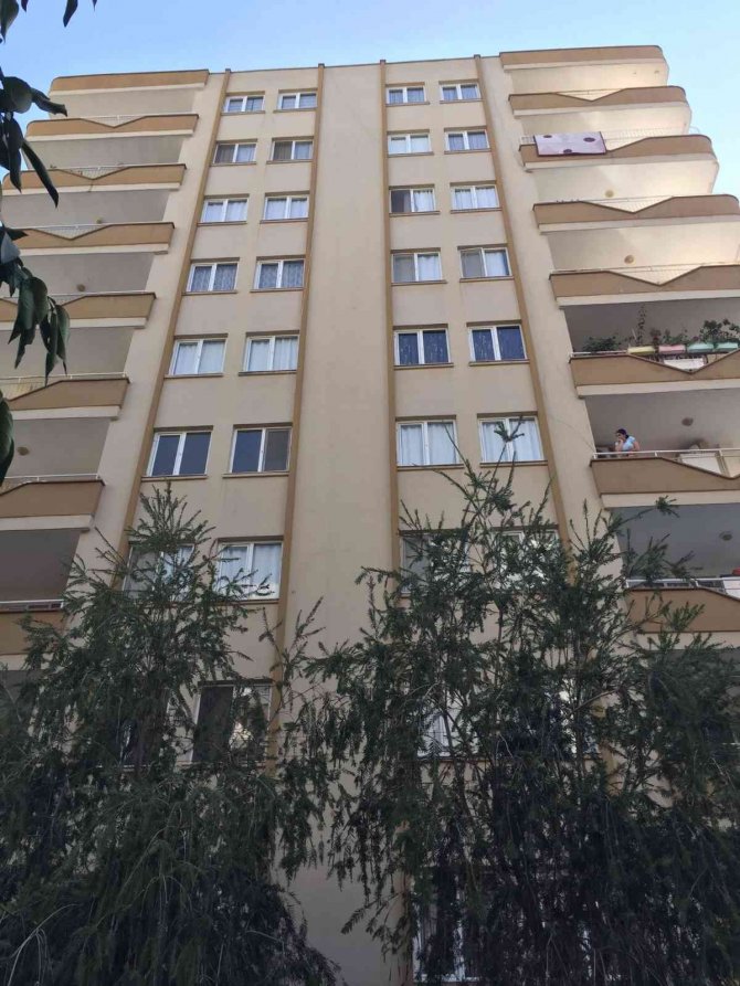 Hakim Evinde Tabancayla İntihar Etti