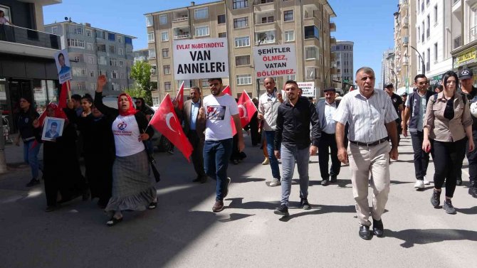Vanlı Anneler: “Kandil’in Kapısını Kapattık”