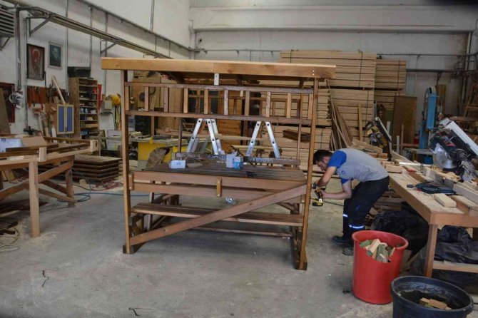 Akyurt Belediyesinde Usta Eller Üretiyor