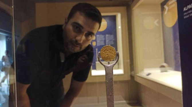 Bin Yıllık ’Alparslan Sikkesi’ Ahlat Müzesi’nde Ziyarete Açıldı