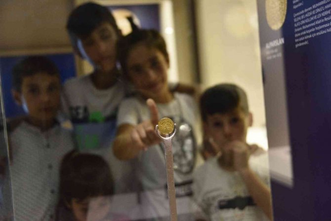Bin Yıllık ’Alparslan Sikkesi’ Ahlat Müzesi’nde Ziyarete Açıldı