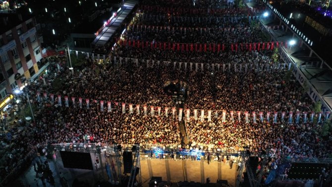 On Binlerce Aydınlı, Kurtuluş Coşkunu Haluk Levent Konseri İle Yaşadı