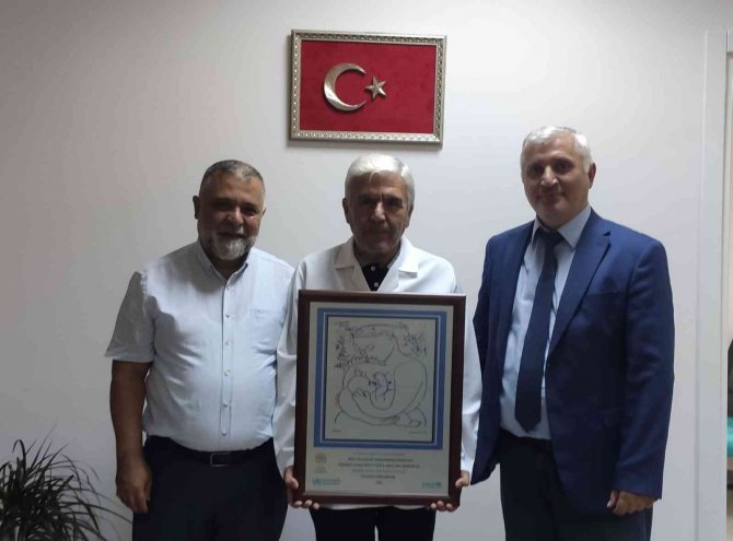 Altınova Devlet Hastanesi’ne Bebek Dostu Hastane Unvanı