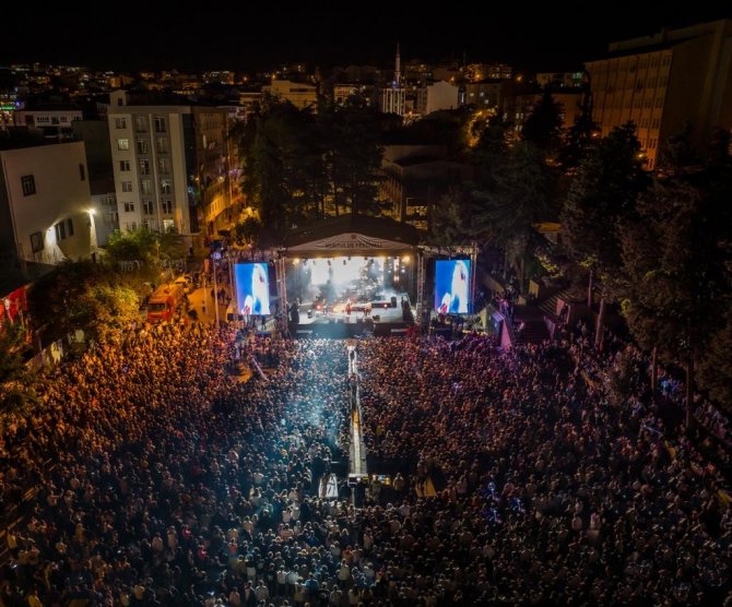 Bilecik’te ’100. Yıl Kurtuluş Festivali’ Sakiler Konseriyle Sona Erdi