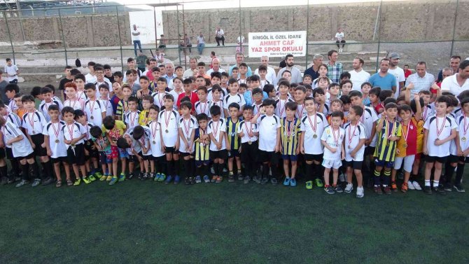 Pandemi Sürecinde Etkilenen 210 Çocuğa Özel İ̇dareden Yaz Spor Etkinliği