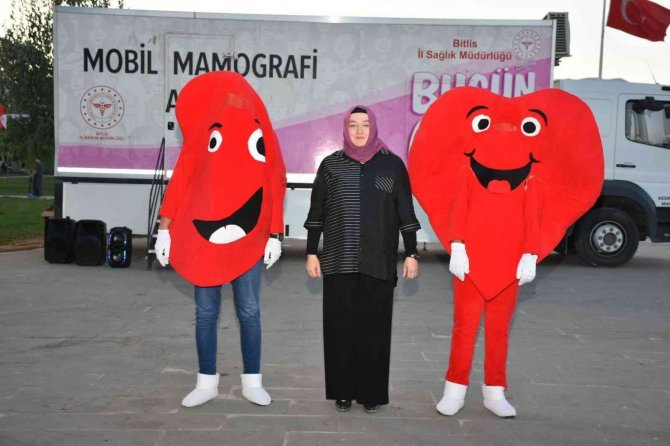 Tatvan’da ‘Sağlık Sokağı’ İle Vatandaşlar Bilgilendiriliyor