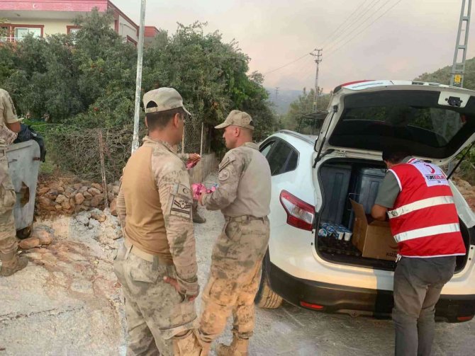 Kızılay’dan Mersin’deki Yangın Ekiplerine Destek