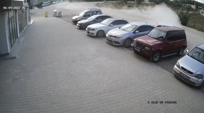 Kadın Şoför Tofaş’la Yanlayarak Kaza Yapınca, Direksiyona Erkek Şoför Geçerek Kaçtılar