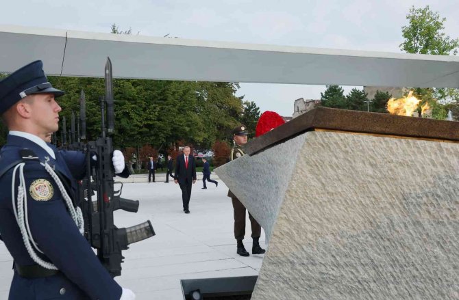 Cumhurbaşkanı Erdoğan, Hırvatistan’da Vatan Anıtı’na Çelenk Koydu