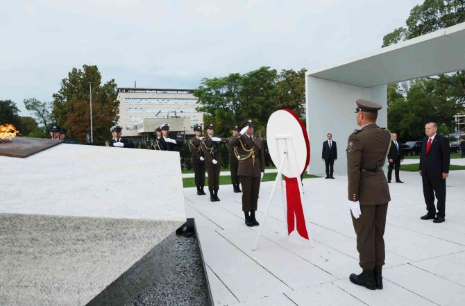 Cumhurbaşkanı Erdoğan, Hırvatistan’da Vatan Anıtı’na Çelenk Koydu