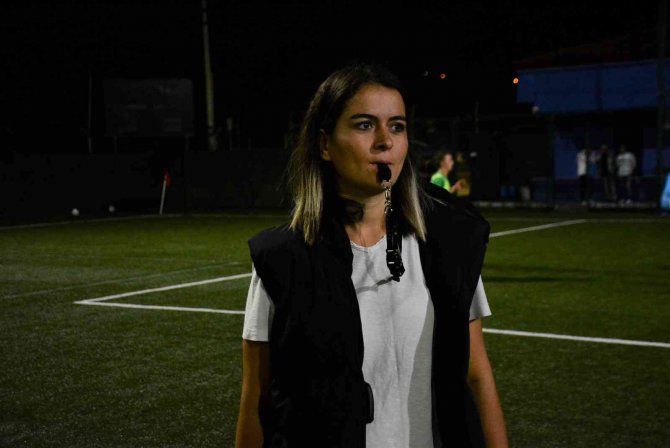 Futbolda Bir İlk: Evli Çift Beraber Takım Yönetiyor