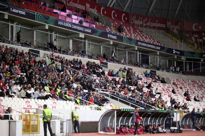 Sivassporlu Taraftarlar Slavia Prag Maçına İlgi Göstermedi