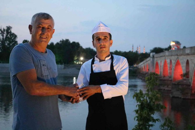 Edirne’de Osmanlı Saray Mutfağına Ait Yemek Meriç Nehri Kıyısında Yeniden Yaşatıldı