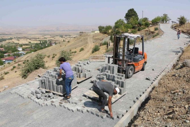 Palu’da Asfalt Bakım Onarım Ve Yol Genişletme Çalışmaları