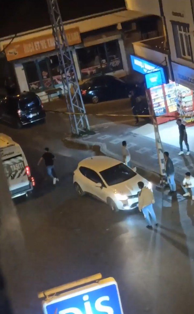 Esenyurt’ta Yol Kavgasında Mermiler Havada Uçuştu