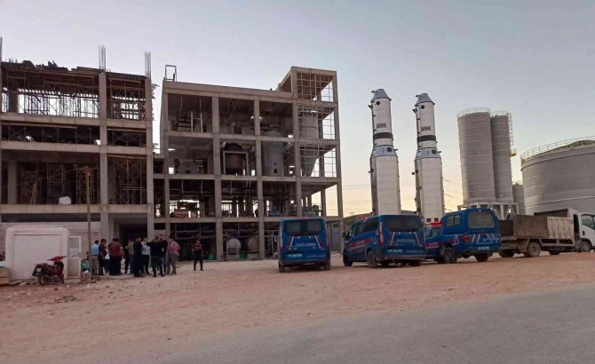 Fabrika İnşaatında Metal Platform Çöktü: 1 Ölü, 4 Yaralı