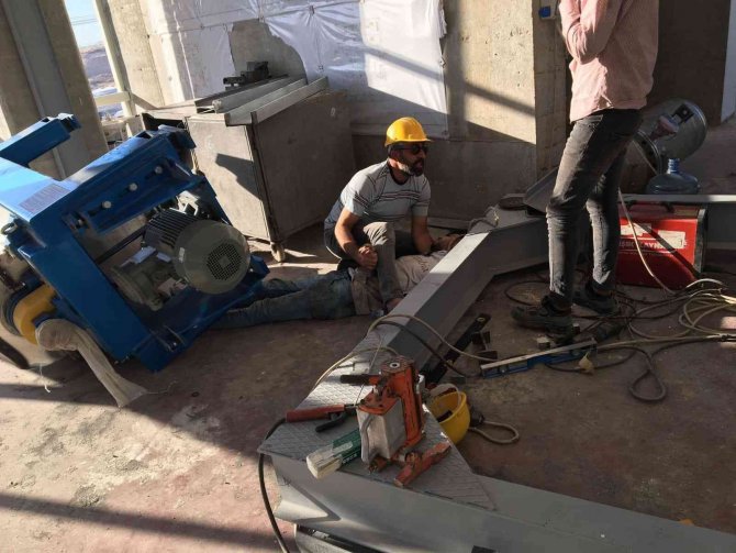 Fabrika İnşaatında Metal Platform Çöktü: 1 Ölü, 4 Yaralı
