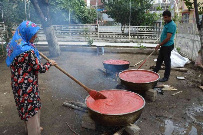 Geleneksel Yöntemlerle Salça Yapımı