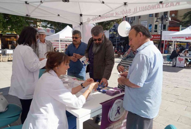 Tarihi Meydanda ’Halk Sağlığı Sokağı’ Kuruldu, Vatandaşlar Ücretsiz Test Yaptırdı
