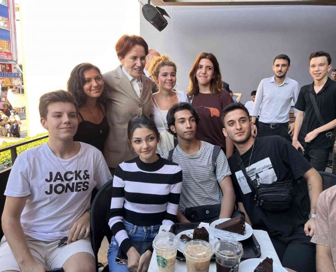 İ̇yi̇ Parti Genel Başkanı Akşener’den Bakırköy’de Esnaf Ziyareti