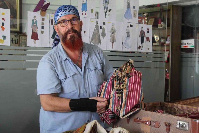 Anadolu’nun Geleneksel Kıyafetlerinden 42 Yıllık Koleksiyon Oluşturdu