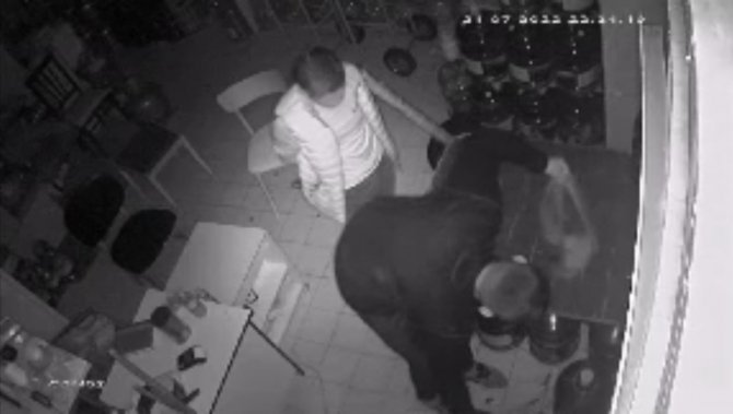İ̇stanbul’da İlginç Hırsızlık Kamerada: Piknik Tüplerini Çaldılar