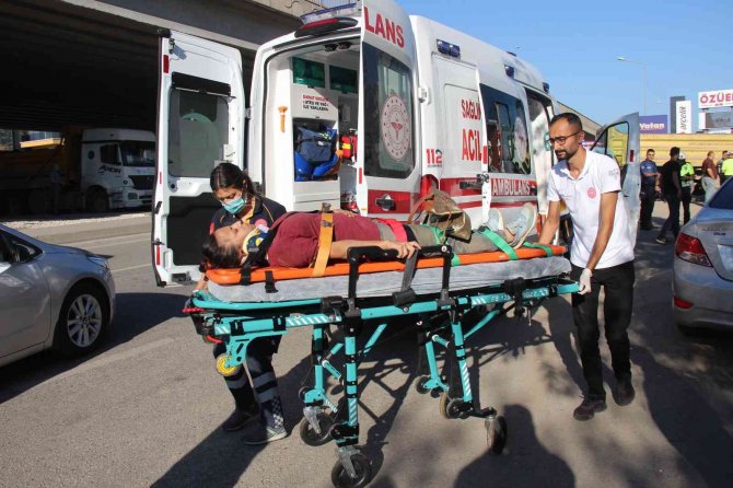 Hamile Kadın Ve Amcasını Ezilmekten Vatandaşların Dikkati Kurtardı
