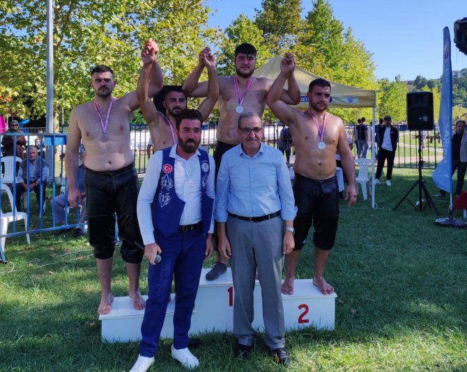 Körfezli Genç Güreşçiler Madalya İle Döndü