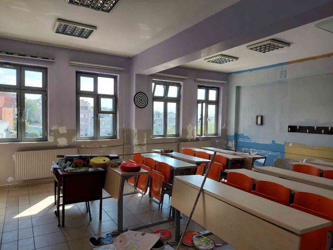 Körfez Belediyesi Okulların Eksikliklerini Gideriyor